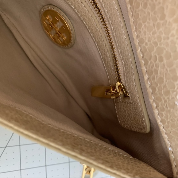 NWOT Tory Burch Beige Shoulder Bag with Gold Chain - Picture 10 of 12
